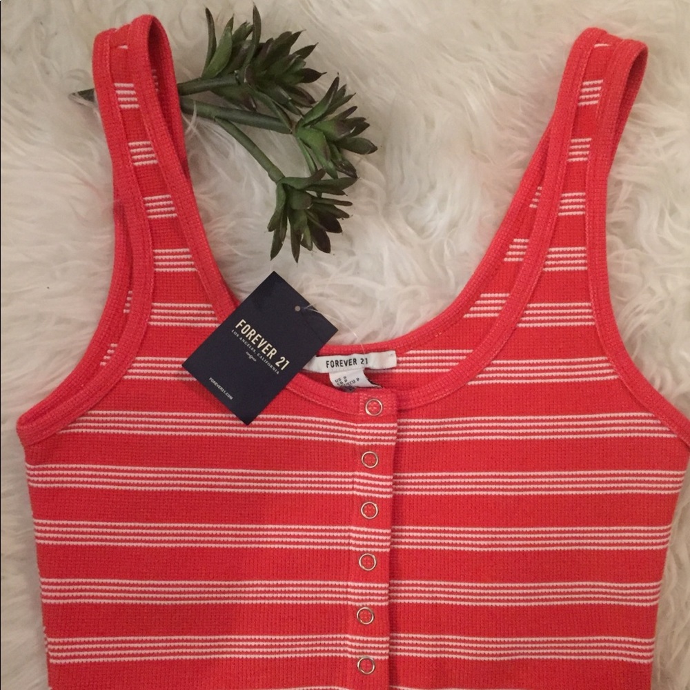 Forever 21  Crop Top. Size Small. NWT